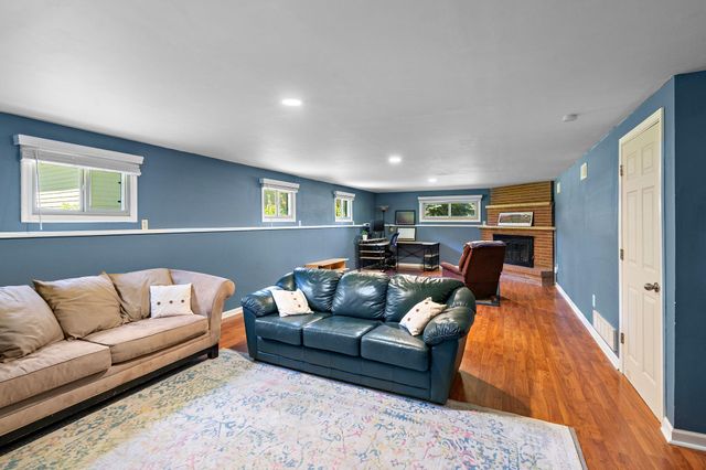 7703 49th Avenue N, New Hope, MN 55428