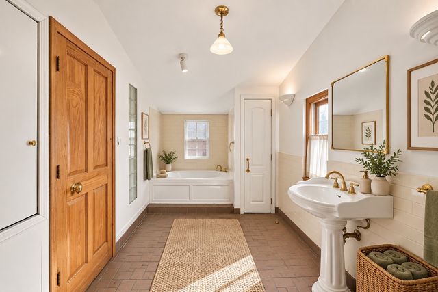 4104 N Richmond Street, Chicago, IL 60618