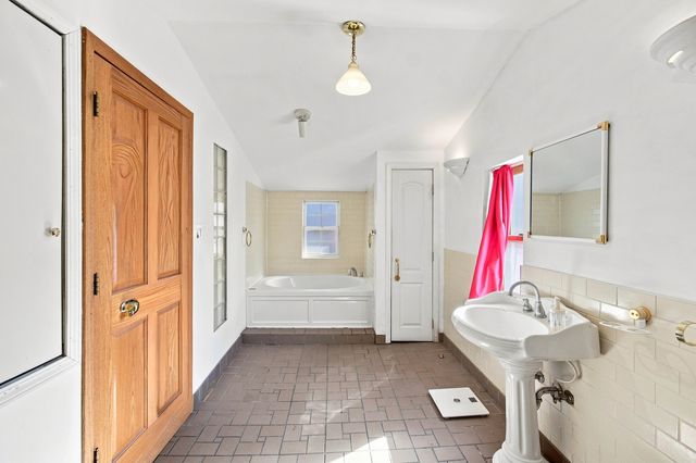4104 N Richmond Street, Chicago, IL 60618