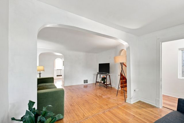 4104 N Richmond Street, Chicago, IL 60618