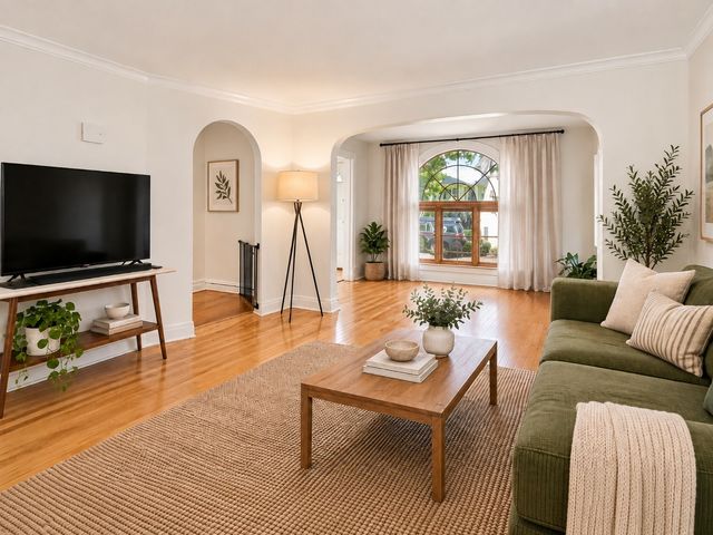 4104 N Richmond Street, Chicago, IL 60618