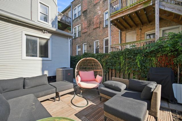 4104 N Richmond Street, Chicago, IL 60618