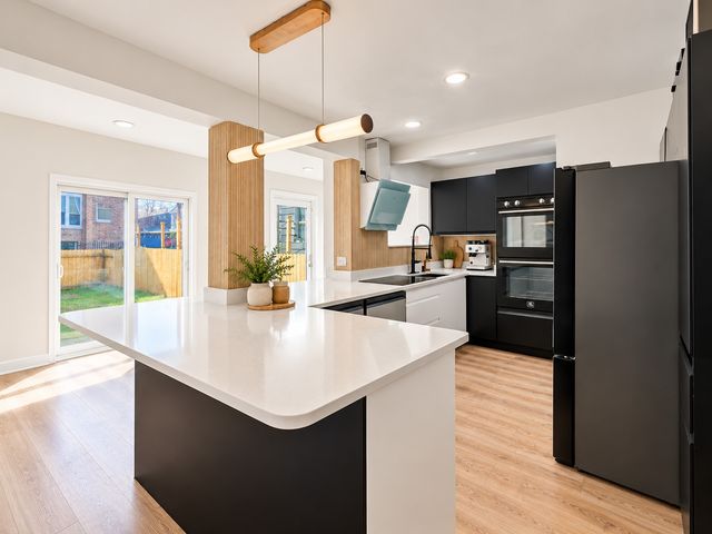 4104 N Richmond Street, Chicago, IL 60618