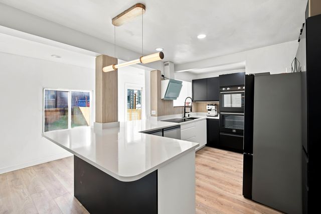 4104 N Richmond Street, Chicago, IL 60618