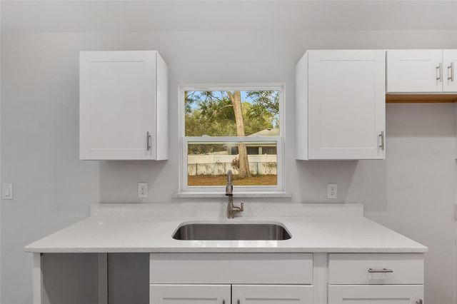 1802 SW HILLIARD AVENUE, Dunnellon, FL 34431