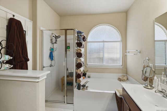 2616 Gallant Fox Dr, Schertz, TX 78108