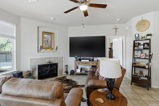 2616 Gallant Fox Dr, Schertz, TX 78108
