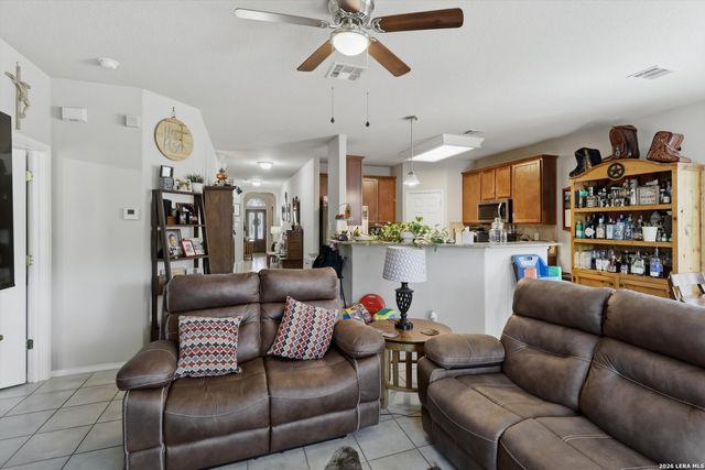 2616 Gallant Fox Dr, Schertz, TX 78108