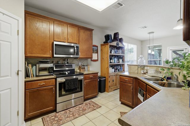 2616 Gallant Fox Dr, Schertz, TX 78108
