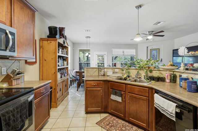 2616 Gallant Fox Dr, Schertz, TX 78108