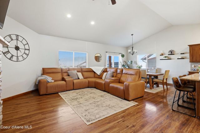 13421 N Shimmering Ct, Rathdrum, ID 83858