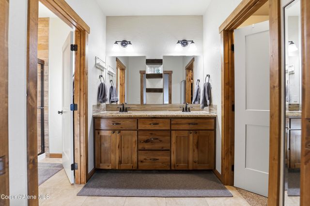 13421 N Shimmering Ct, Rathdrum, ID 83858