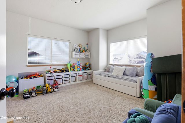 13421 N Shimmering Ct, Rathdrum, ID 83858