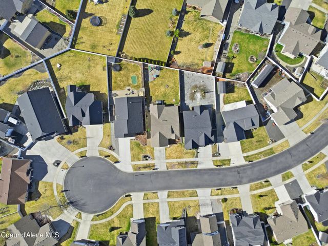 13421 N Shimmering Ct, Rathdrum, ID 83858