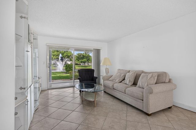 2006 GRANADA Drive J1, Coconut Creek, FL 33066