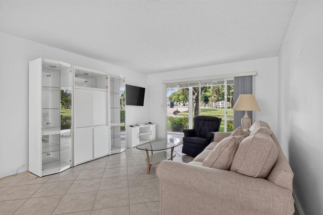 2006 GRANADA Drive J1, Coconut Creek, FL 33066