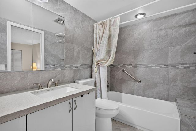 2006 GRANADA Drive J1, Coconut Creek, FL 33066