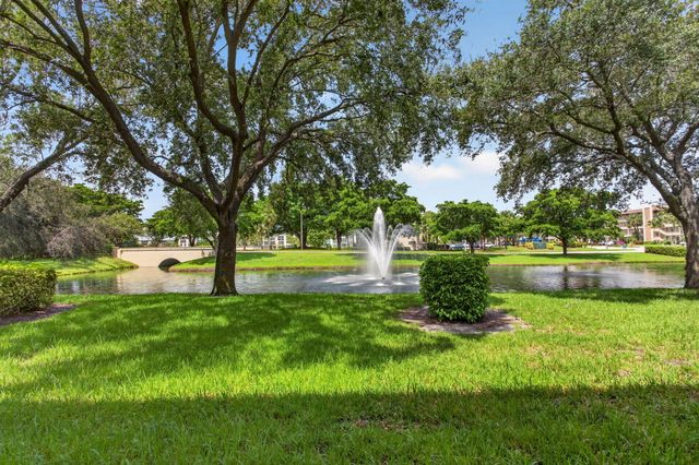 2006 GRANADA Drive J1, Coconut Creek, FL 33066