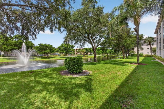 2006 GRANADA Drive J1, Coconut Creek, FL 33066