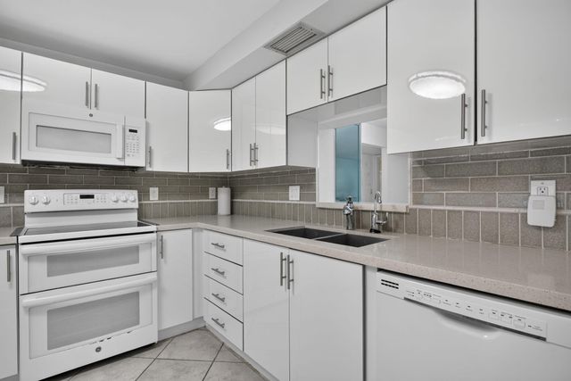 2006 GRANADA Drive J1, Coconut Creek, FL 33066