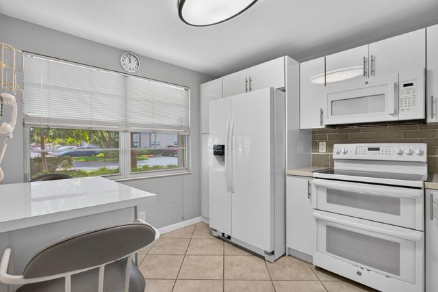 2006 GRANADA Drive J1, Coconut Creek, FL 33066