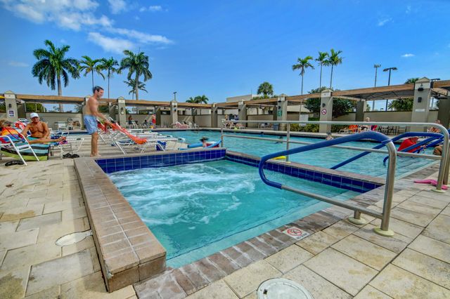 2006 GRANADA Drive J1, Coconut Creek, FL 33066