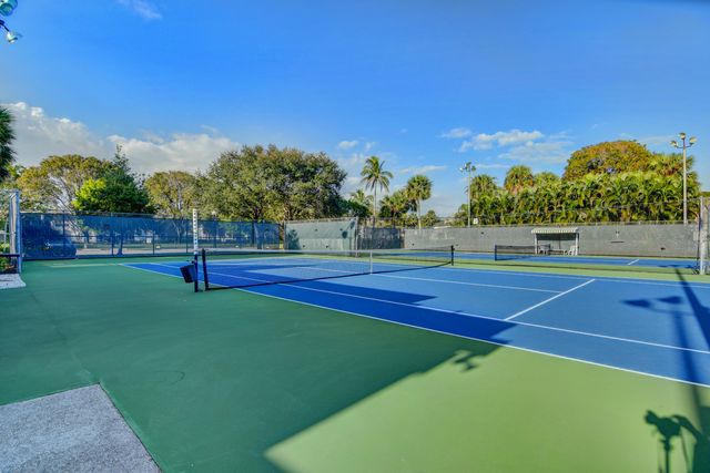 2006 GRANADA Drive J1, Coconut Creek, FL 33066