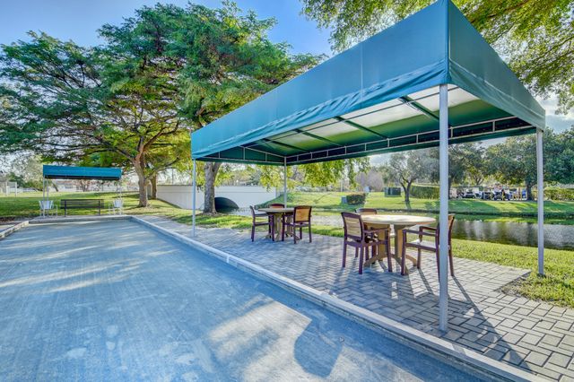 2006 GRANADA Drive J1, Coconut Creek, FL 33066