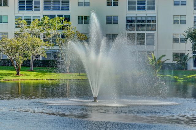 2006 GRANADA Drive J1, Coconut Creek, FL 33066