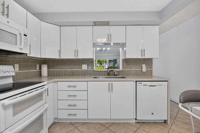 2006 GRANADA Drive J1, Coconut Creek, FL 33066