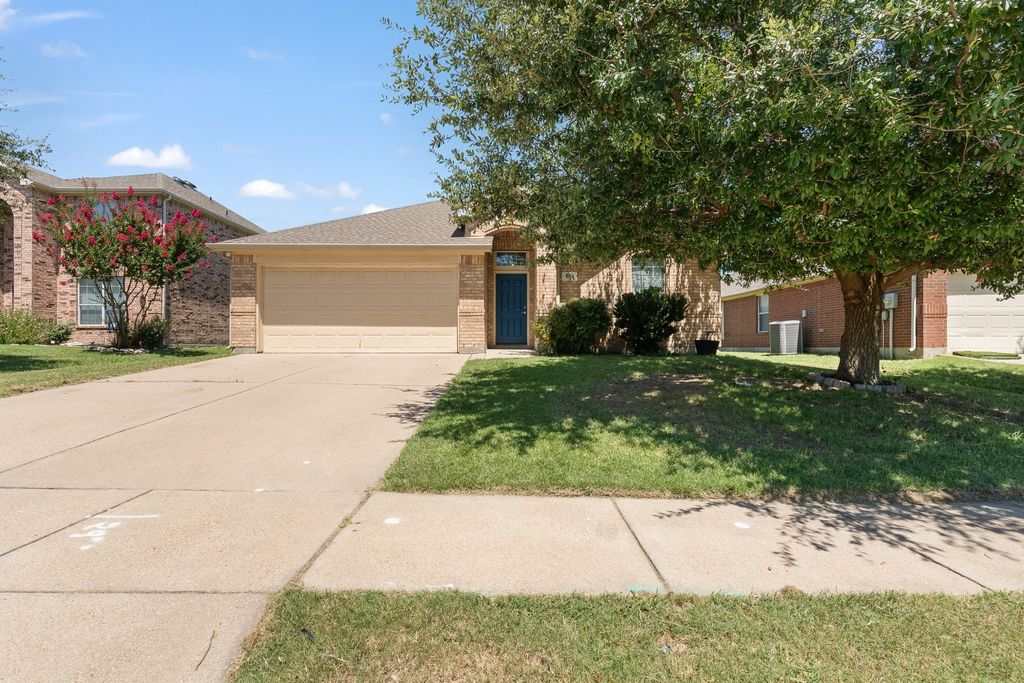 904 Brighton Way, Burleson, TX 76028