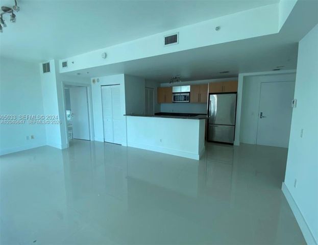 300 S Biscayne Boulevard T2302, Miami, FL 33131