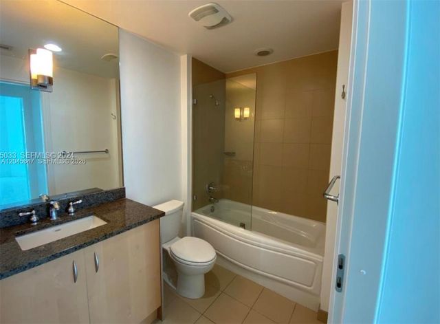 300 S Biscayne Boulevard T2302, Miami, FL 33131