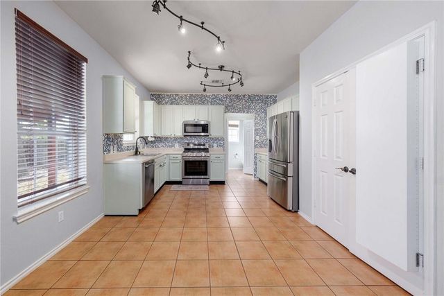 1136 Beechwood DR, Kyle, TX 78640