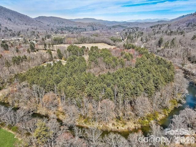 000 Valley Green Drive, Penrose, NC 28768