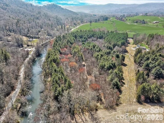 000 Valley Green Drive, Penrose, NC 28768