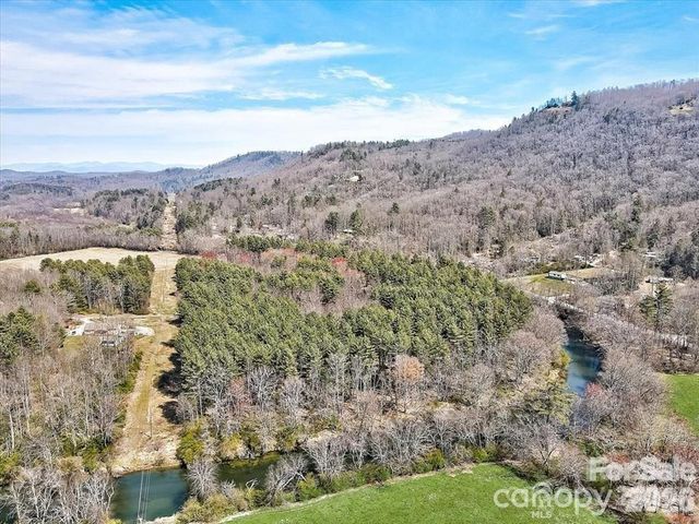 000 Valley Green Drive, Penrose, NC 28768