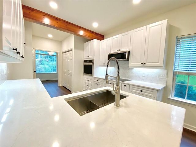 5923 Rosie SE Lane, Mableton, GA 30126