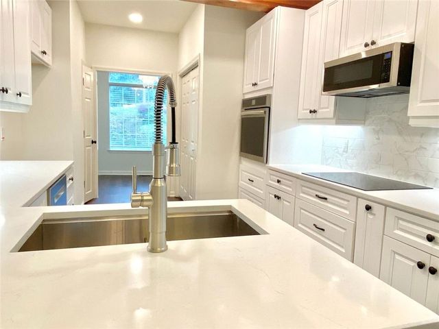5923 Rosie SE Lane, Mableton, GA 30126
