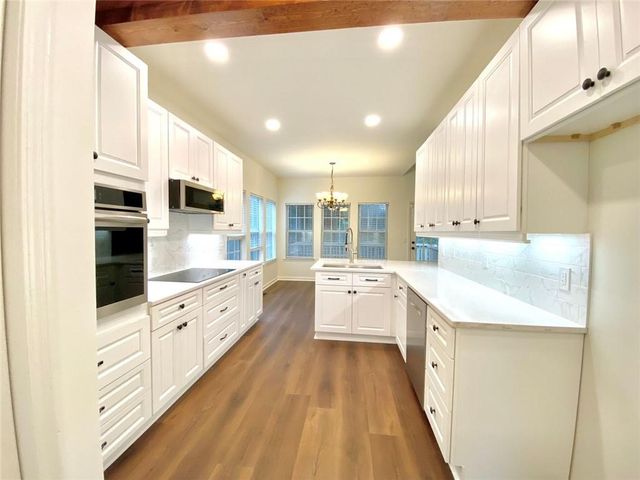 5923 Rosie SE Lane, Mableton, GA 30126