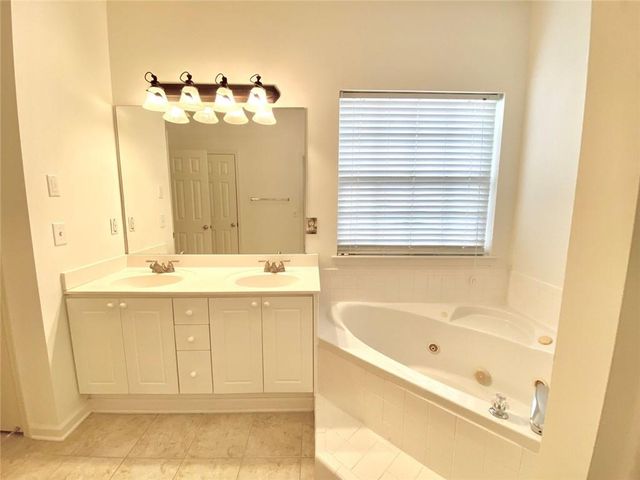 5923 Rosie SE Lane, Mableton, GA 30126
