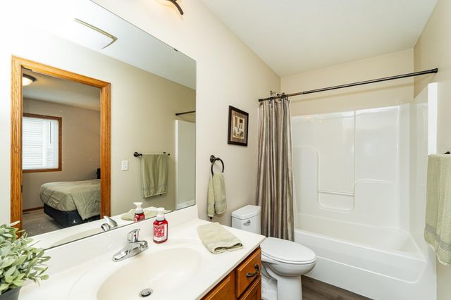 5301 Castleview Drive NW, Rochester, MN 55901