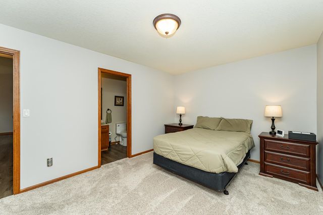 5301 Castleview Drive NW, Rochester, MN 55901