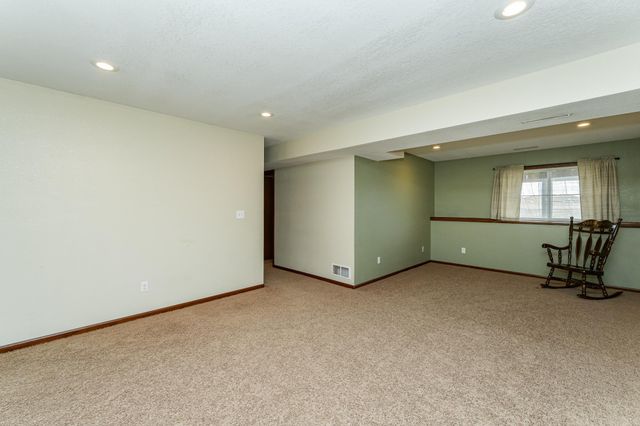 5301 Castleview Drive NW, Rochester, MN 55901