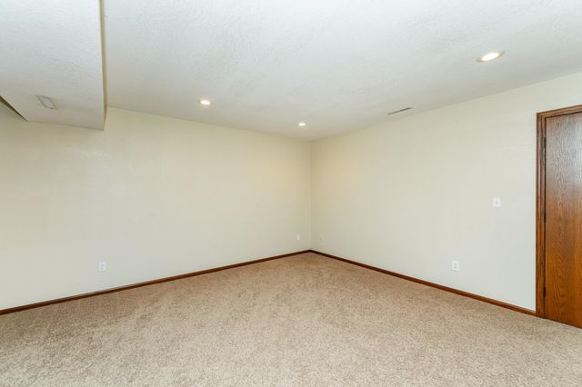 5301 Castleview Drive NW, Rochester, MN 55901