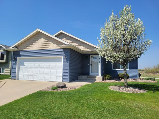 5301 Castleview Drive NW, Rochester, MN 55901