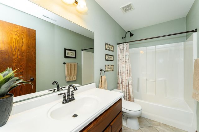 5301 Castleview Drive NW, Rochester, MN 55901