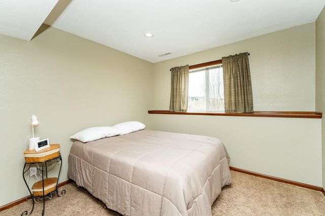 5301 Castleview Drive NW, Rochester, MN 55901