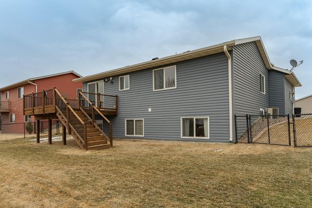 5301 Castleview Drive NW, Rochester, MN 55901