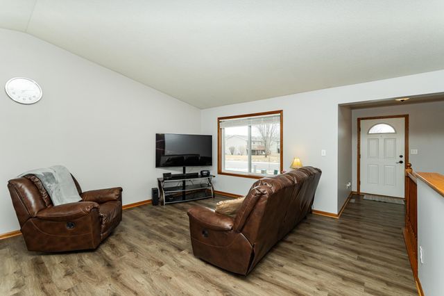 5301 Castleview Drive NW, Rochester, MN 55901